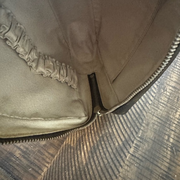 Louis Vuitton
Monogram Trousse Toilette 23 - Picture 10 of 15